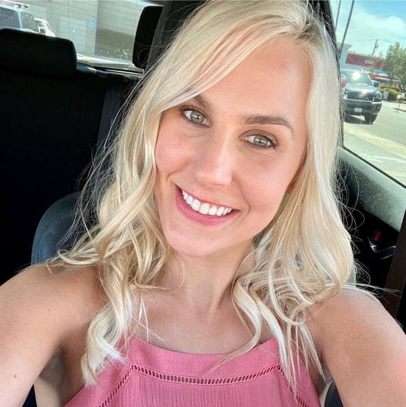 Meet your Posher, Brooke - Picture 1 of 1